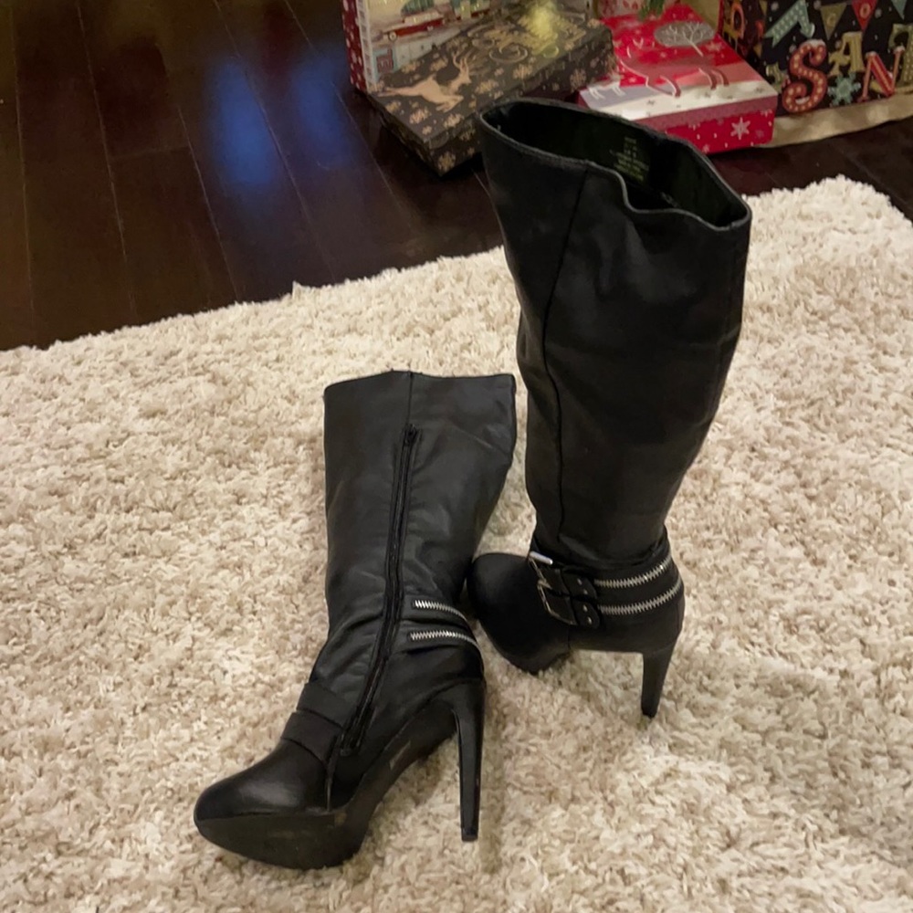 Ariane 7.5 wide black tall boots. 5 inch heel height.